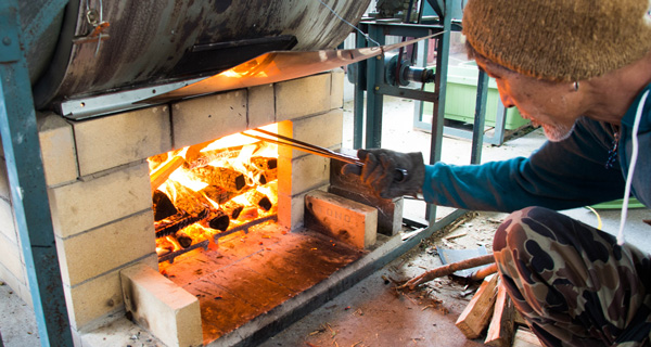 PEACE TEA FACTORYの釜戸番、「釜爺」こと内沼さん