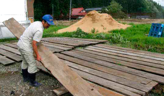 田植え作業の準備中