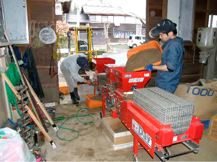 眠っていた山の里は一気に目をさまし、大忙しとなります。