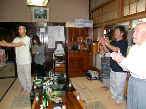 神様に「さなぶりモチ」を上げ豊作祈願します