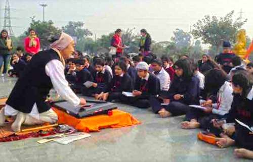 スワルマンダル演奏風景1